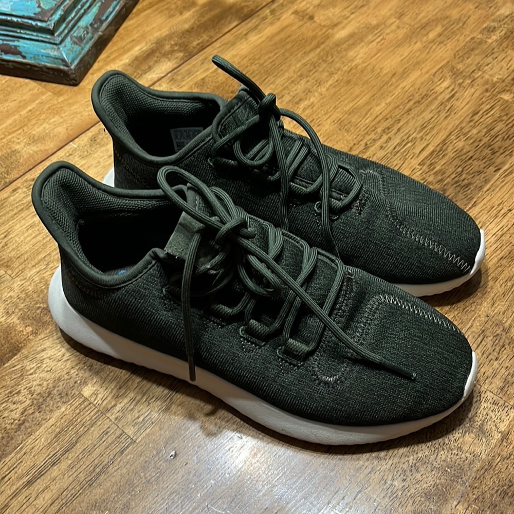 Adidas women’s tennis shoes